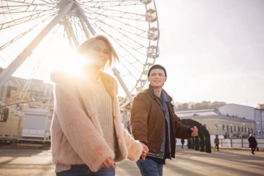 Açık havada dinlenme süre duygu kanaat iyimser aşıklar
