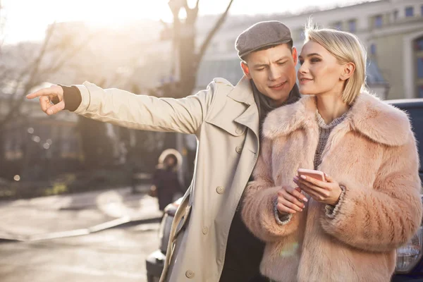 Optimistic lovers are spending time on square — Stock Photo, Image