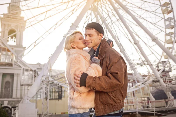 Happy young lovers are embracing outdoors — Stock Photo, Image