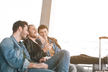 Mutlu yoldaşlar mobil iç yazarak