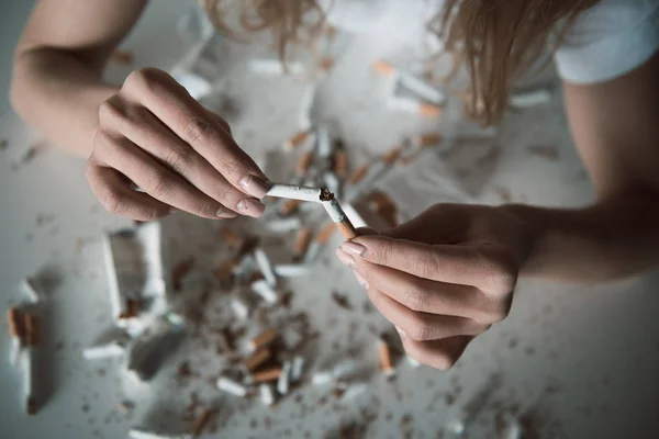 Позбавлення від згубної нікотинової залежності — стокове фото