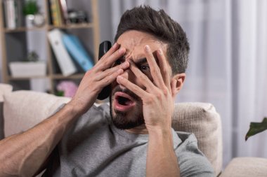 Korku filmi izleyen adamım korkuttu