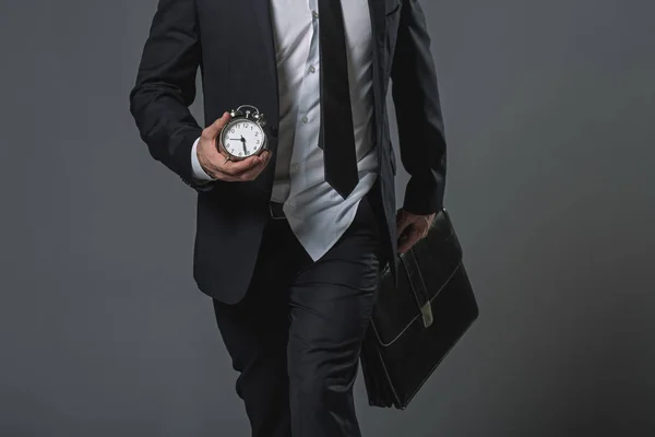 Llegando tarde hombre en traje de negocios — Foto de Stock