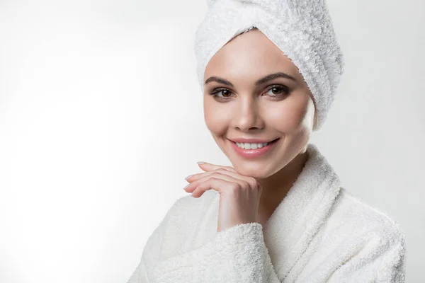 Sensuele jongedame spa kleding dragen — Stockfoto