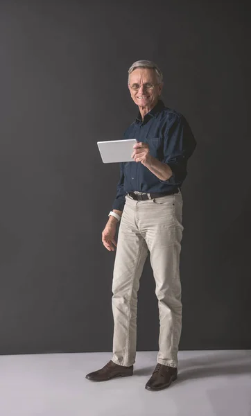 Cheerful mature male working with gadget — Stock Photo, Image