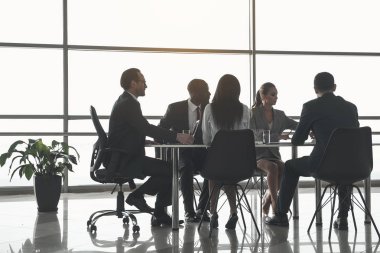 Sakin office yöneticileri çalışma sürecinde