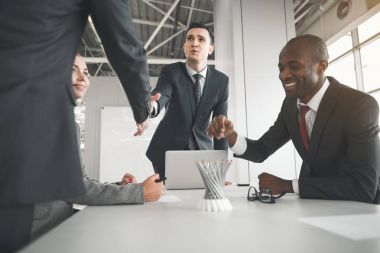 Takım toplantıda toplama çalışanların