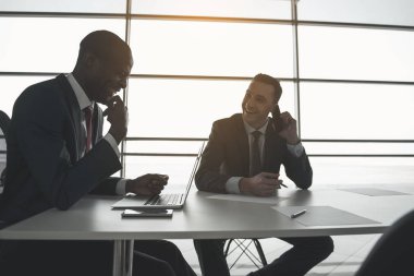 Ofis çalışanları keyfi yerinde olmak