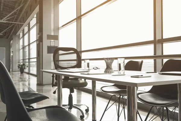 Ofis mobilya çalışma işlemi sırasında