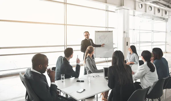 Head of company showing diagram to employees — Stock Photo, Image