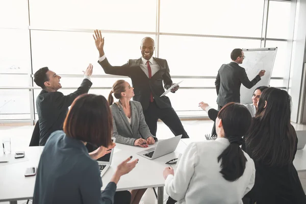 Vreugde managers goede deal te sluiten — Stockfoto