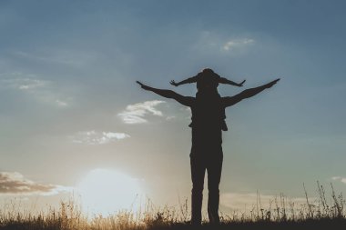 Küçük aile eğleniyor eğlence