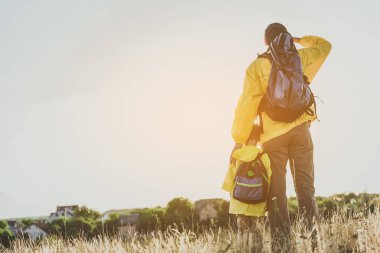 Sevgi dolu baba ve oğul birlikte vakit