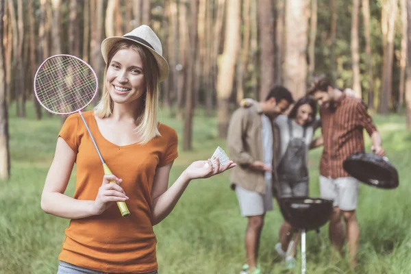 Contenuti persone che si divertono nel parco — Foto Stock