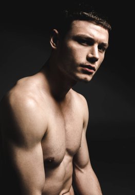 Çekici beden ile ilgisiz adam