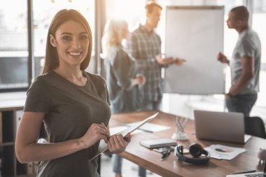 Kız onun iş planı yapılır sahip içerik