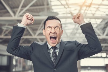 Memnun işveren yüz para ile