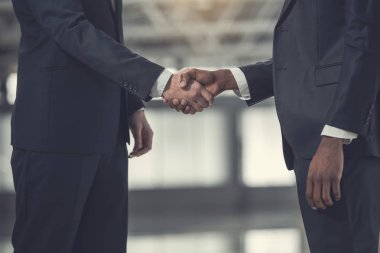 Ortağı işadamı yapım pazarlık