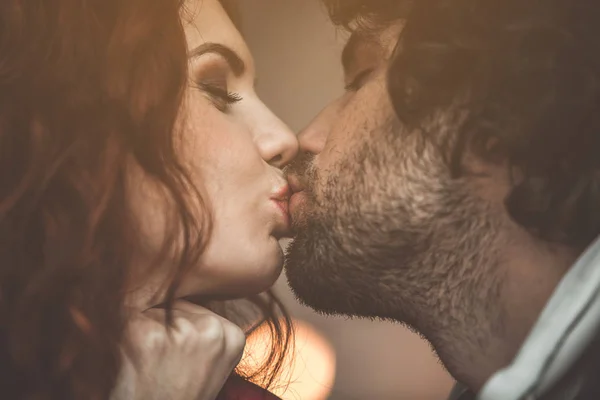 Sensual loving couple enjoying genuine kiss — Stock Photo, Image