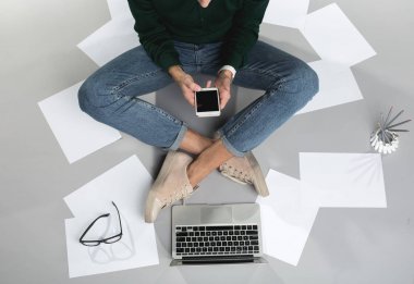 Erkek kişi alarak koltuk modern teknolojiler ile