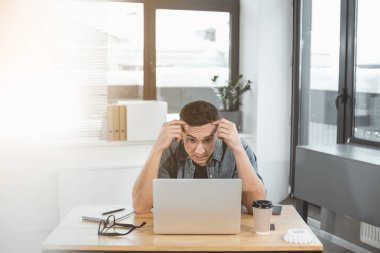 Laptop izlerken uyandırmıştı işçi
