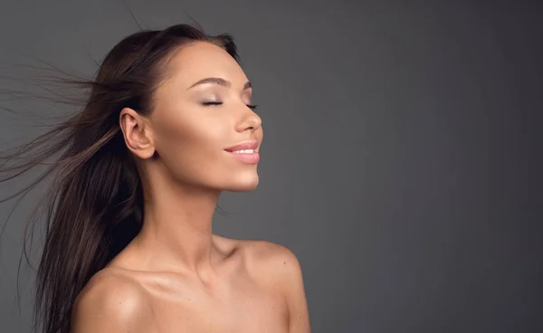 Genossen weibliche Person mit schönen Haaren — Stockfoto