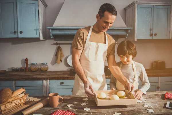 Father and child having dessert ready — Stock Photo, Image