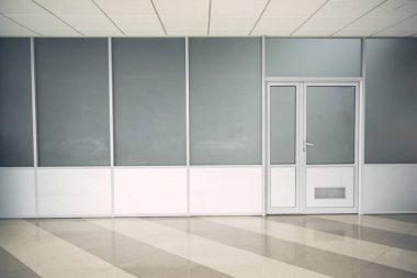 İki daire arasında karanlık kapalı girişi