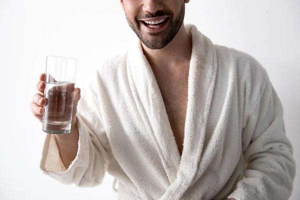 Alegre barbudo chico está sosteniendo vidrio con bebida —  Fotos de Stock