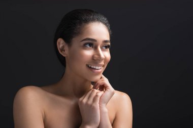 Yüzü kızaran bir mutlu kadın bak