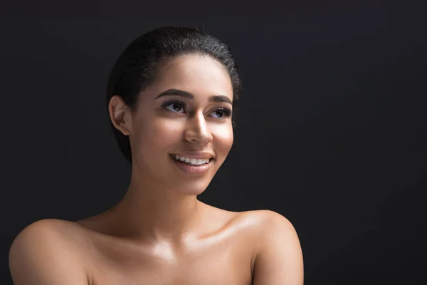 Mujer atractiva con una sonrisa brillante — Foto de Stock