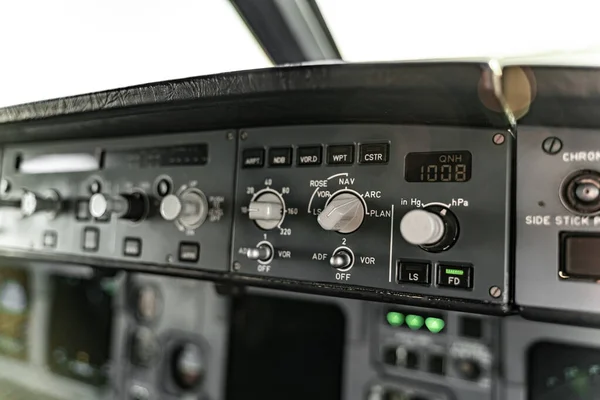 Primer plano del moderno panel de control del avión — Foto de Stock