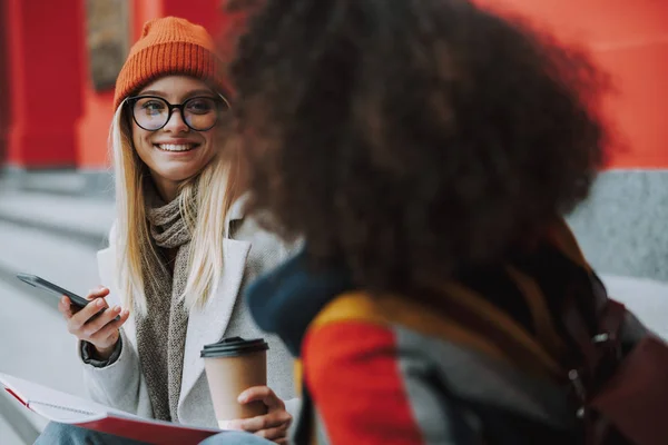 Young Caucasian and Afro American females talking outdoor — 스톡 사진