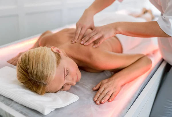 Pretty adult lady is relaxing in the spa salon — 스톡 사진