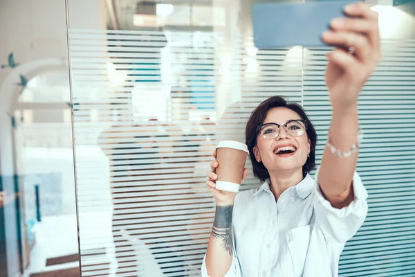 Happy young woman is posing on mobile phone — Stock Photo, Image