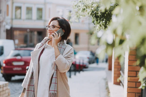 Happy young woman is walking in the city — 스톡 사진