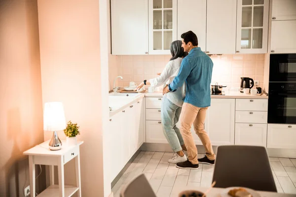 Smiling husband holding his wife by the waist — Stock Photo, Image