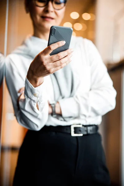 Modern smartphone in hand of attractive woman stock photo — Stock Photo, Image