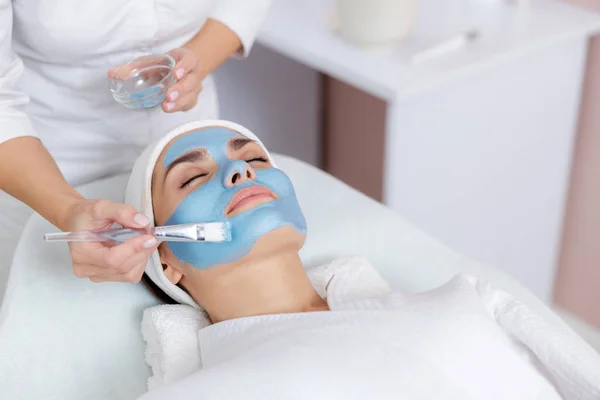 Young lady having skincare procedure at spa salon — Stock Photo, Image