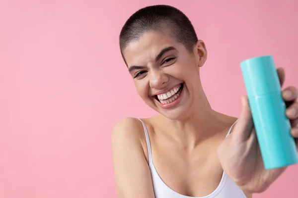 Laughing and showing amazing shampoo bottle stock photo — Stockfoto