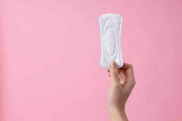 Hand of woman holding menstrual pad stock photo — Stock Photo, Image