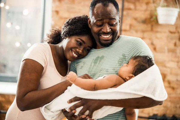 Loving parents looking at their baby and smiling — Stock Photo, Image