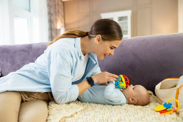 Smiling mother and child boy playing together indoors at home — Stock Photo, Image