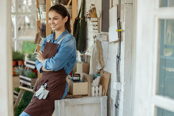 Girl in work clothes gazing into the distance — Stock Photo, Image