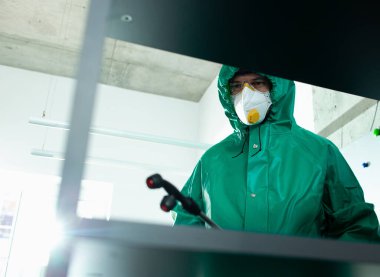 Ofiste sıkça kullanılan yüzey sislerinin dezenfekte edilmesi