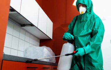 Mutfakta özel stok fotoğrafı tarafından yapılan ihtiyatlı temizlik.