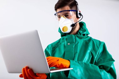 Salgın sırasında çevrimiçi çalışma zor bir fotoğraf haline gelebilir.