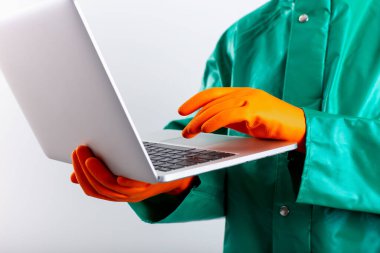 Modern dizüstü bilgisayarlı eller stok fotoğrafını kapat