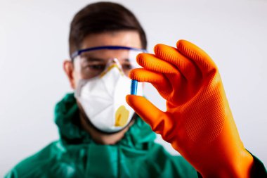 Kapsül hapı Coronavirus pandemik stok fotoğrafına yardımcı olur.