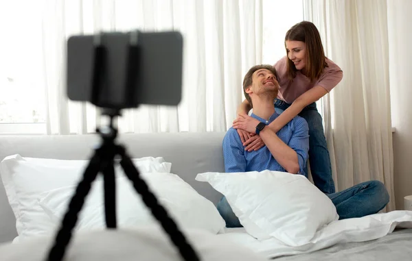 Happy couple taking photo of themselves by smartphone — Stock Photo, Image